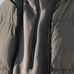 Chaqueta de plumas ligera gris acolchada